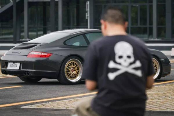 保时捷997汽车电池更换