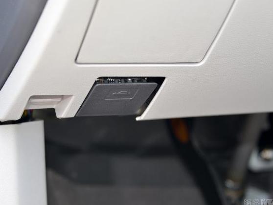 北汽新能源EV160制动灯故障解决方法
