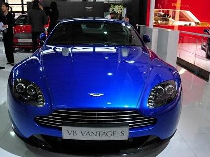 阿斯顿马丁V8-Vantage行车安全