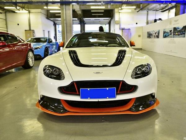 阿斯顿马丁V12-Vantage