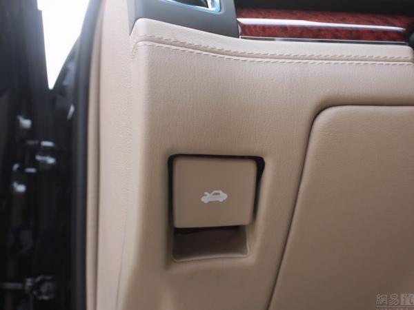 凯迪拉克SLS发动机油封更换