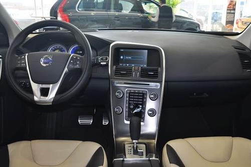 沃尔沃XC60汽车电池更换