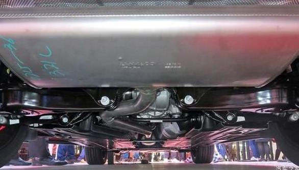 领克01车内灯不亮