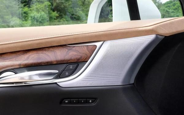 凯迪拉克XT5汽车行车电脑维修