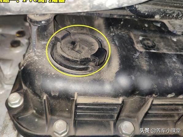 发动机曲轴处漏油什么原因