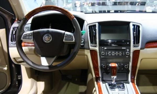 凯迪拉克SLS排气管除锈