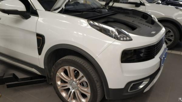 领克01保险杠维修