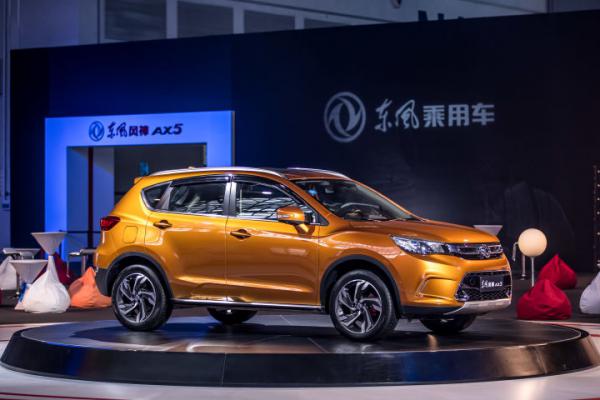 东风汽车风神AX5发动机机脚漏油还能用吗