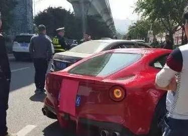 法拉利F12