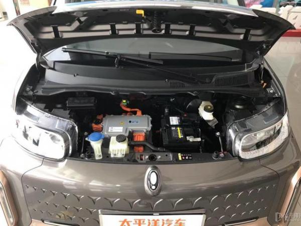 欧拉白猫刹车片更换